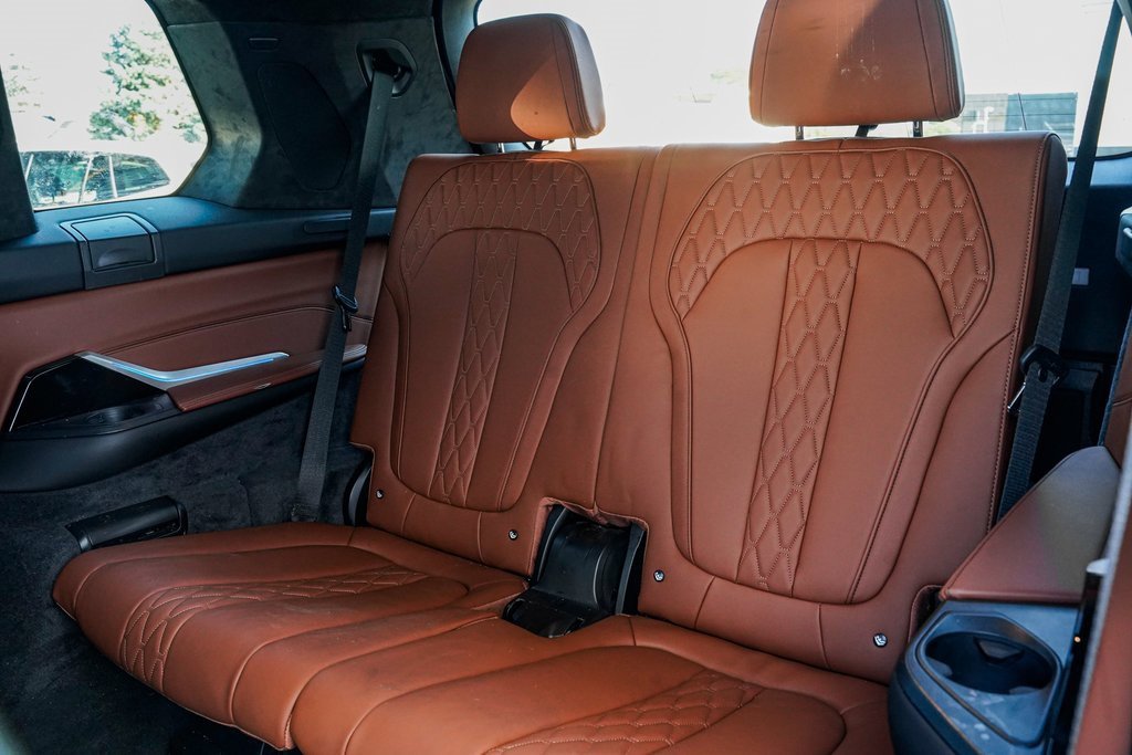 Used 2025 BMW X7 M60i image 24