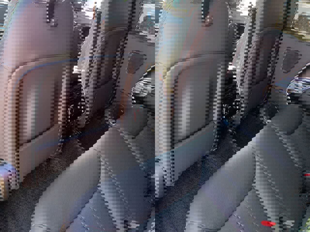 New 2026 Land Rover Range Rover Long Wheelbase SE image 18