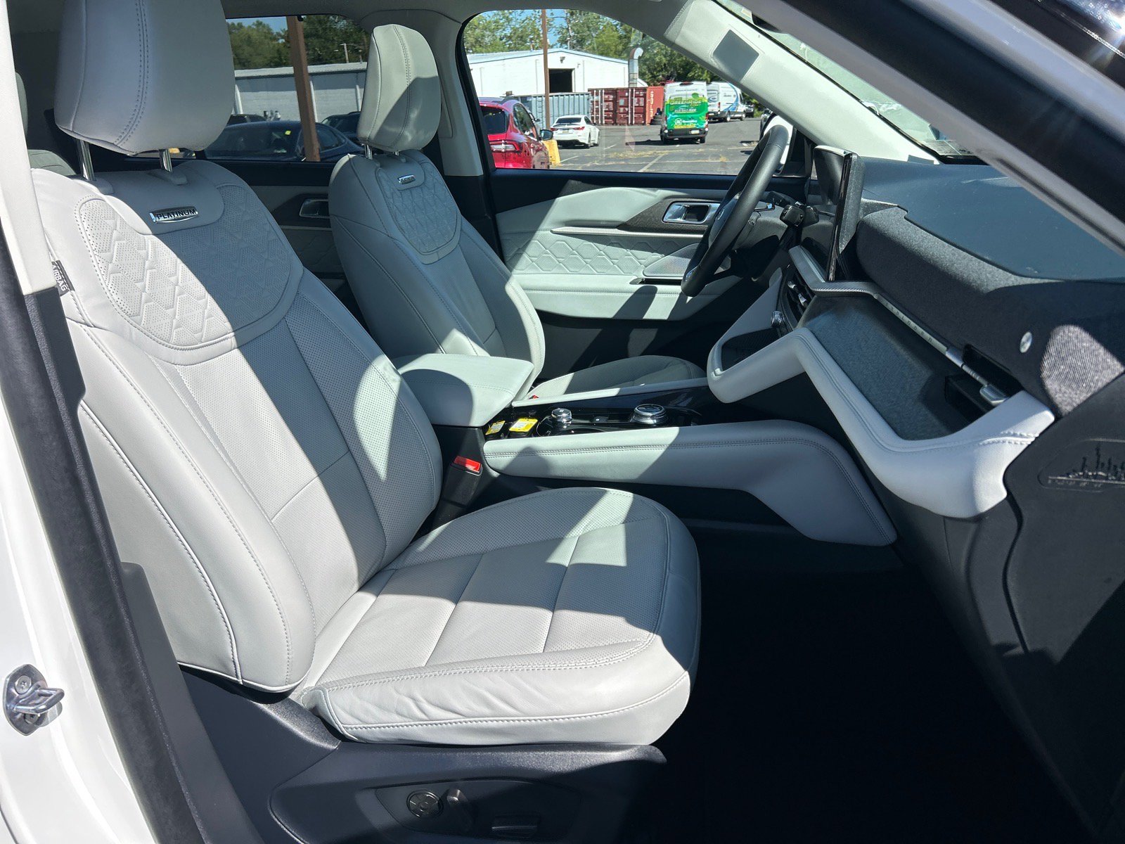 Used 2025 Ford Explorer Platinum w/ Ultimate Package AWD/4WD image 19