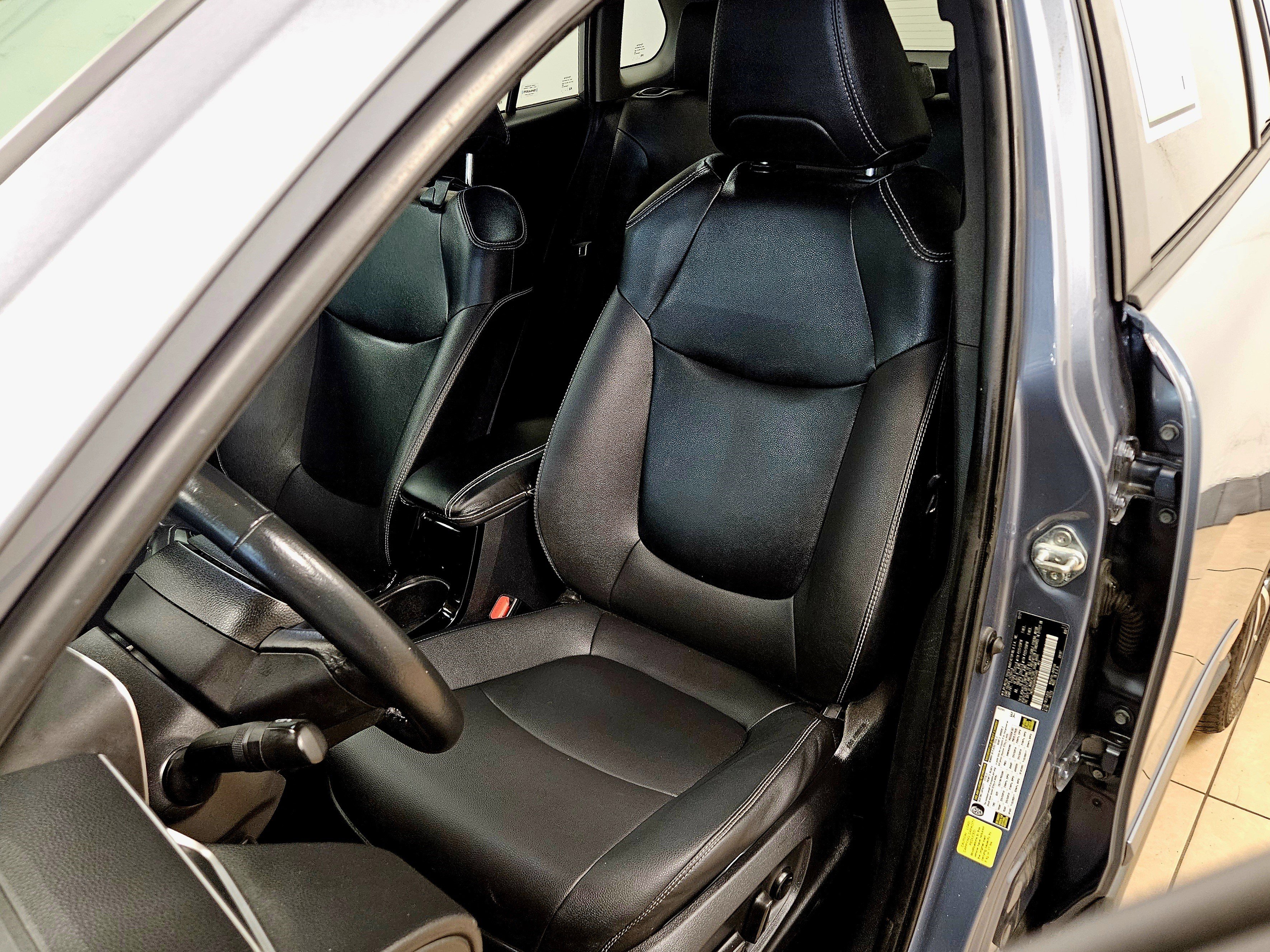 Used 2022 Toyota Corolla Cross XLE w/ Convenience Package image 34