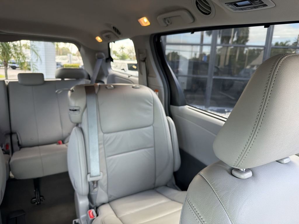 Used 2019 Toyota Sienna XLE w/ XLE Navigation Package FWD image 15