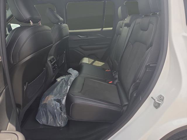 New 2025 Jeep Grand Cherokee Altitude image 31