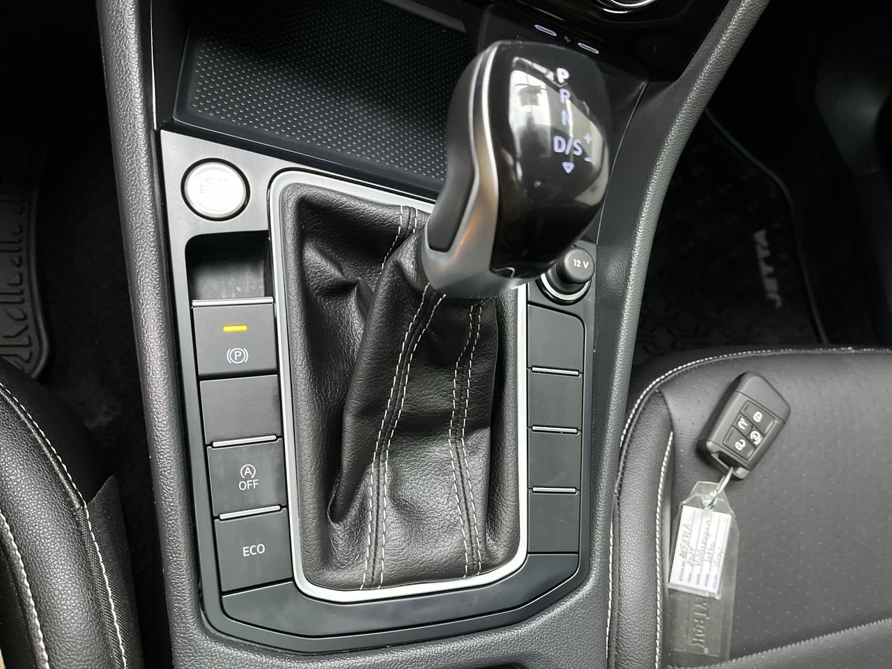Used 2024 Volkswagen Jetta SE w/ Panoramic Sunroof Package image 25