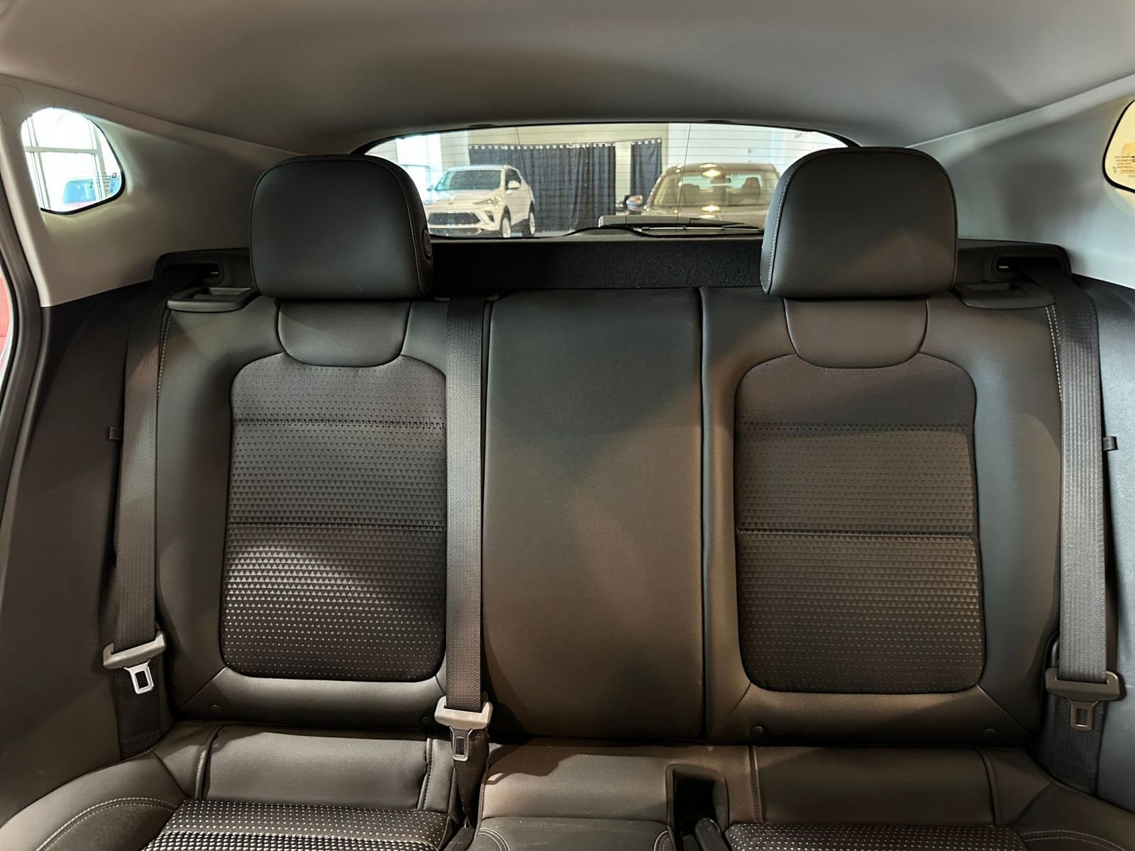 Used 2025 Chevrolet Trax LT FWD image 37