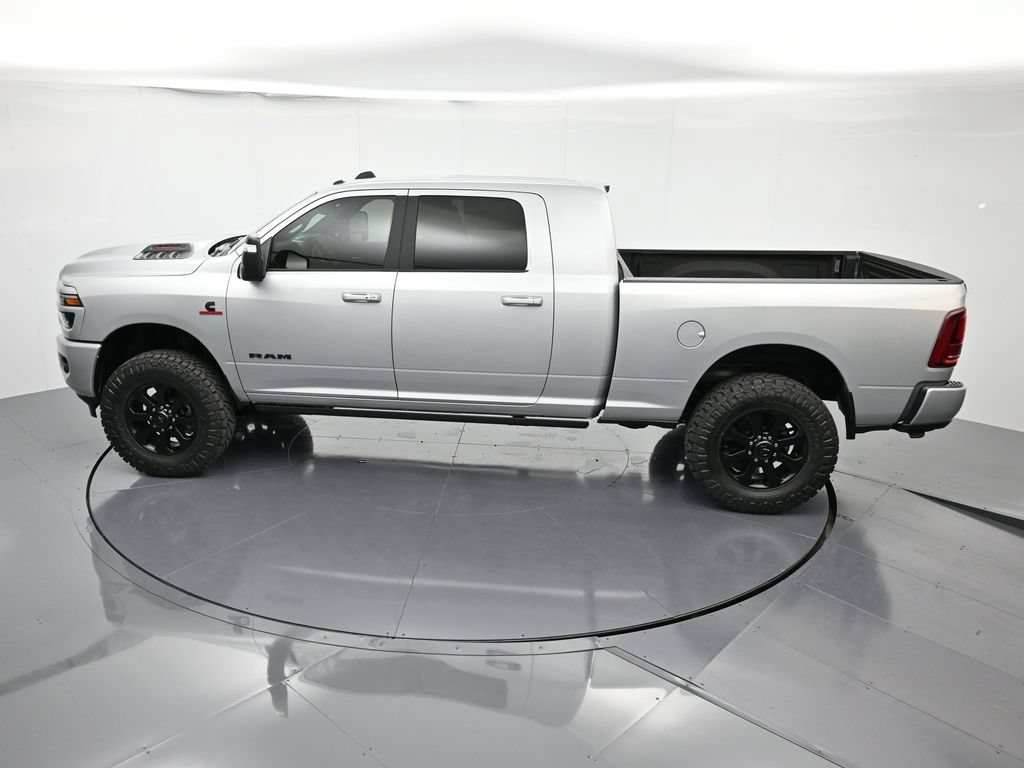 New 2026 RAM 2500 Laramie AWD/4WD image 17