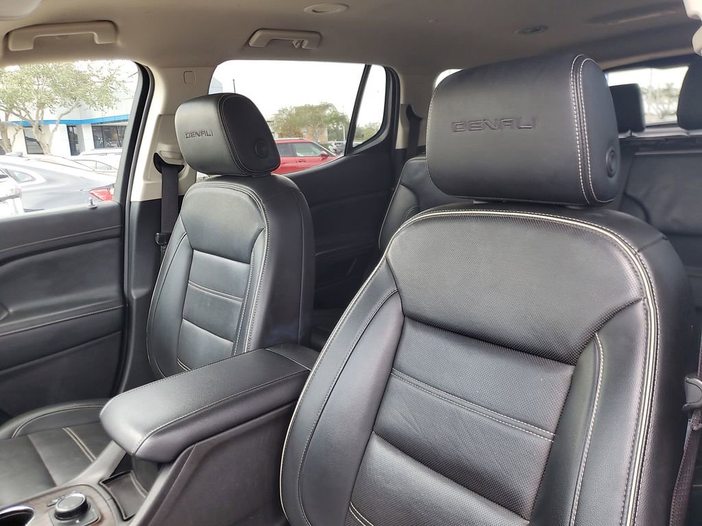 Used 2023 GMC Acadia Denali image 16