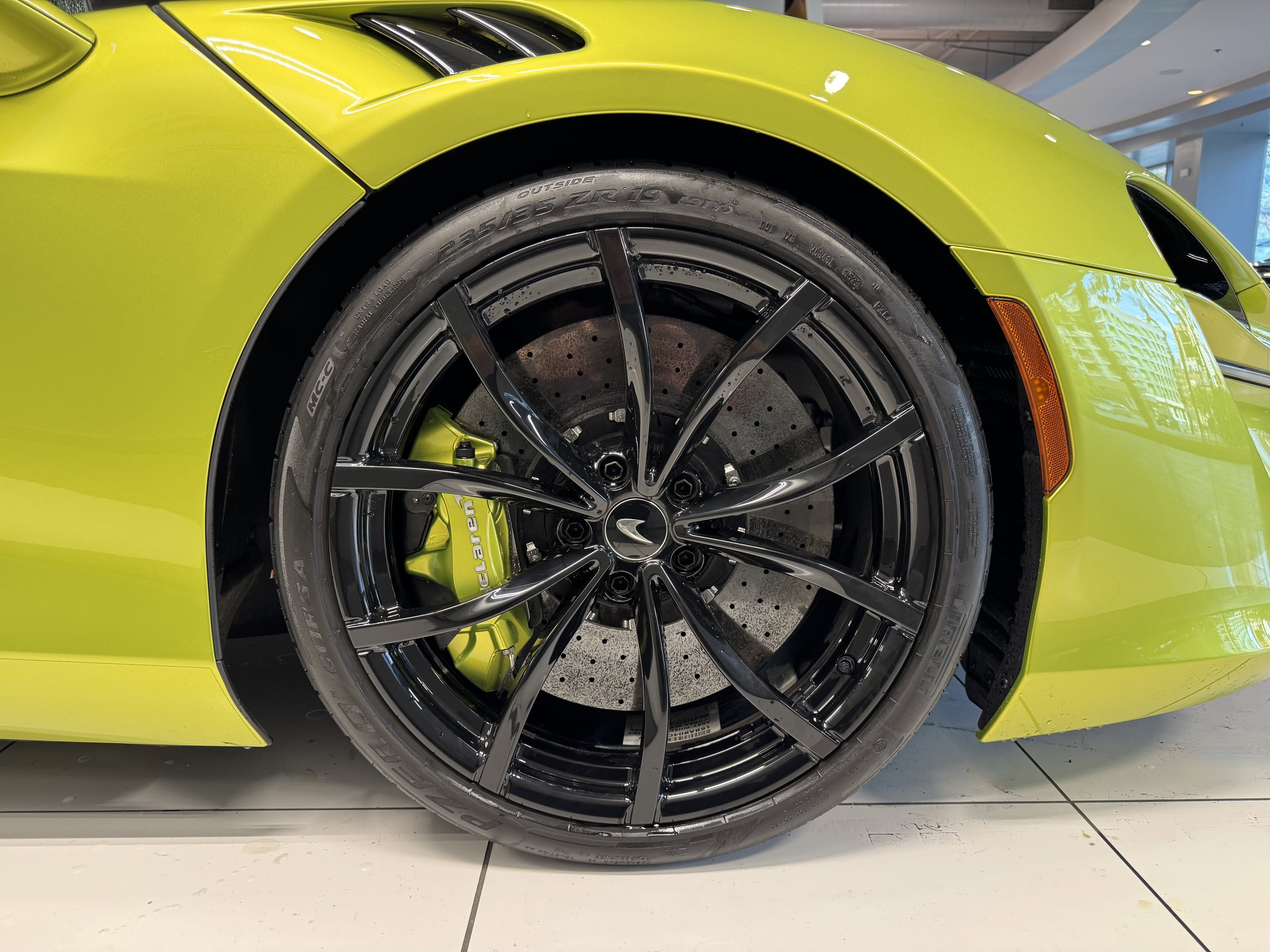 Used 2023 McLaren Artura image 16