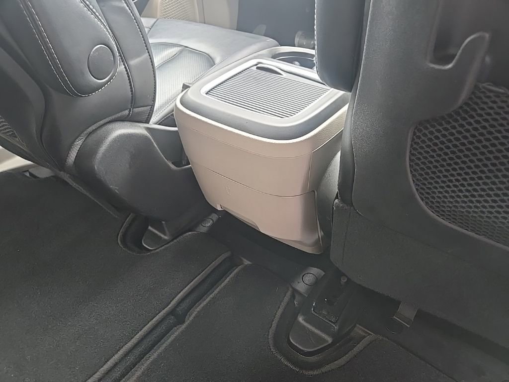 Used 2024 Chrysler Pacifica Touring-L image 74