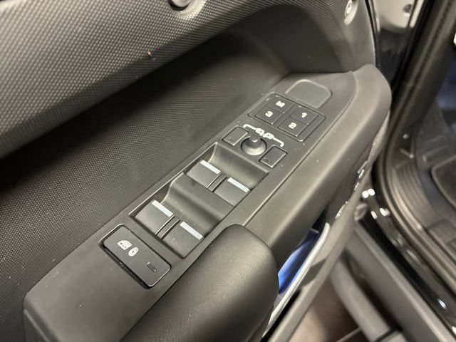 Used 2025 Land Rover Defender 110 X-Dynamic SE AWD/4WD image 11
