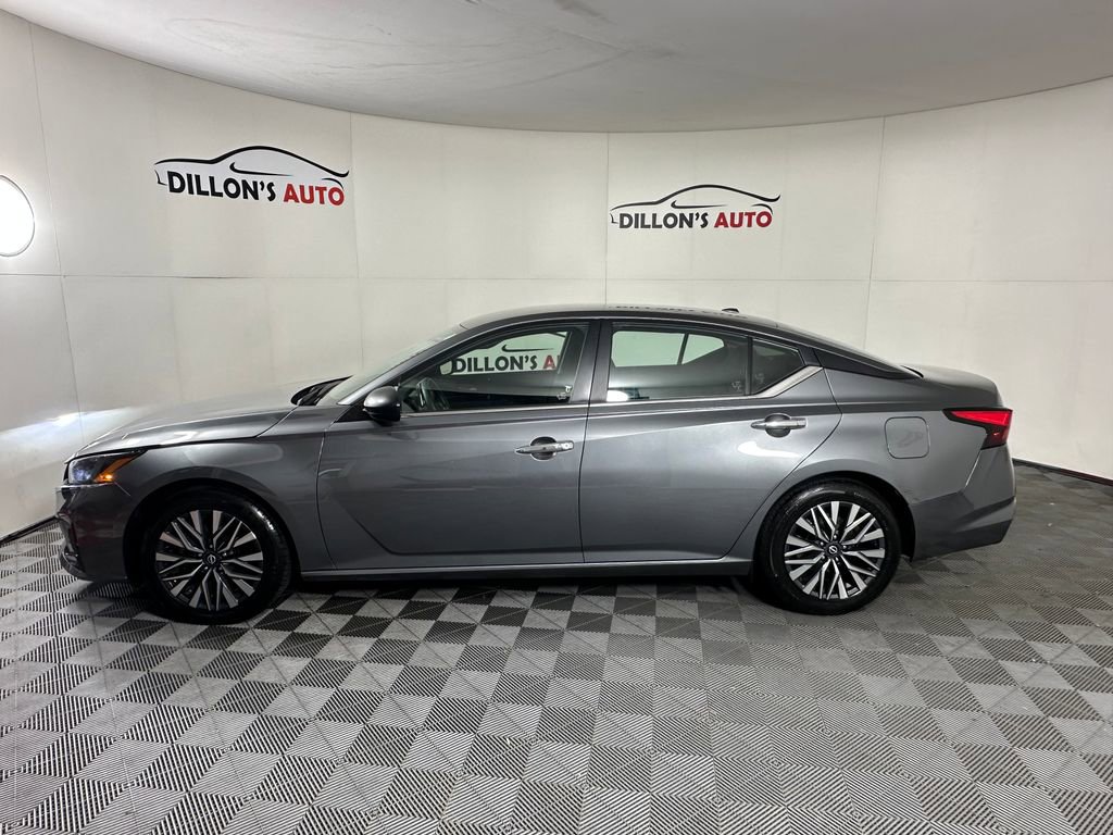 Used 2024 Nissan Altima 2.5 SV FWD image 3