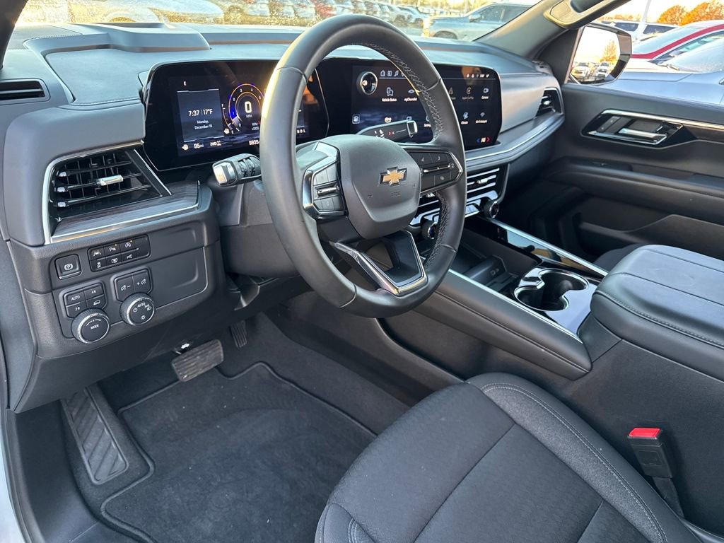 Used 2025 Chevrolet Suburban LS image 15