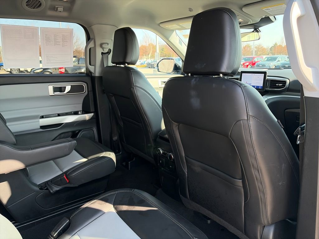 Used 2023 Ford Explorer XLT w/ Equipment Group 202A image 31