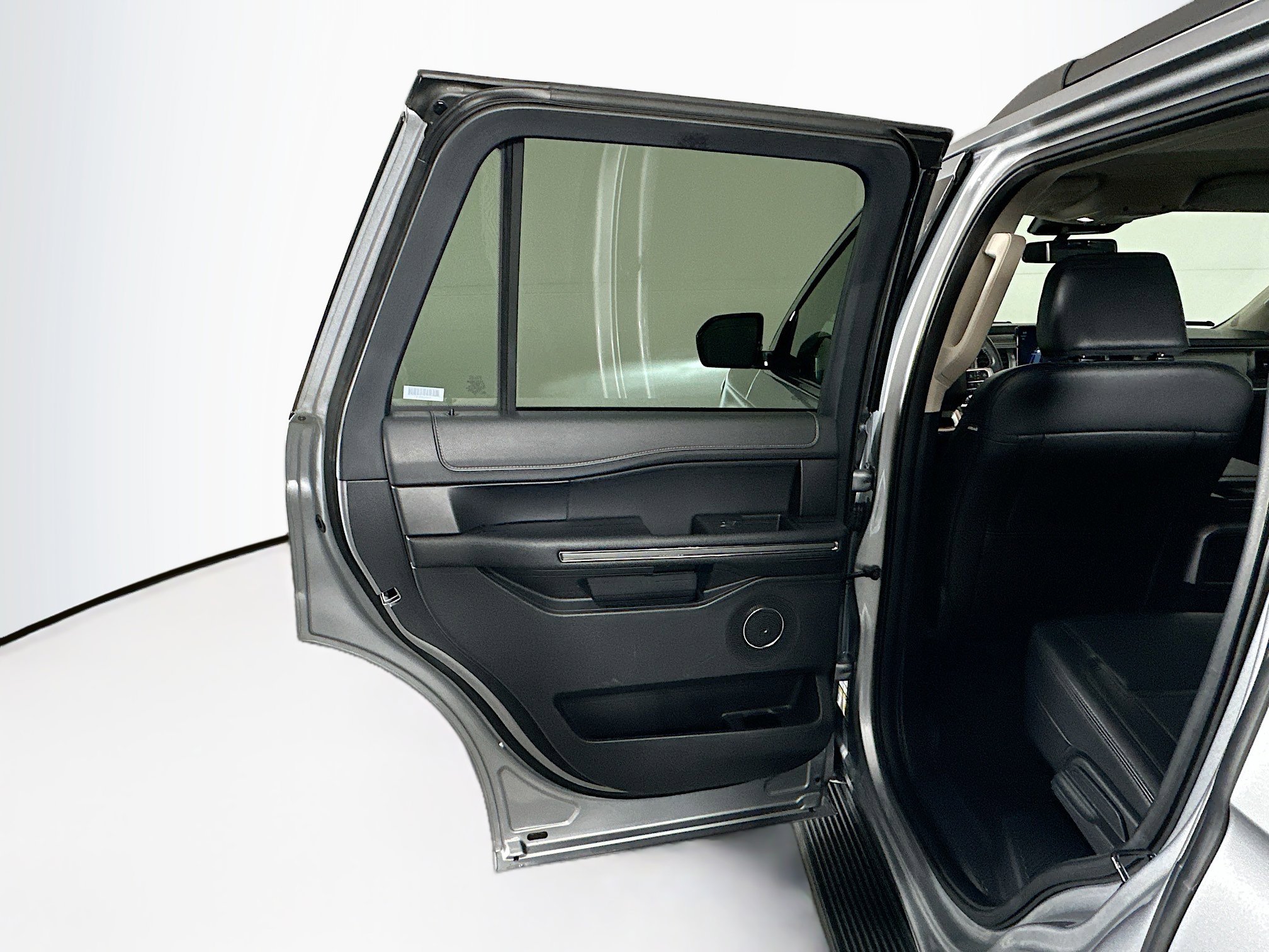 Used 2024 Ford Expedition XLT image 25