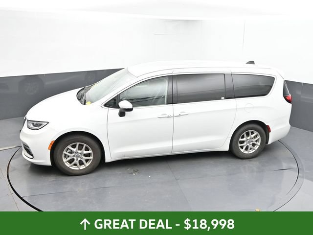 Used 2023 Chrysler Pacifica Touring-L FWD image 25