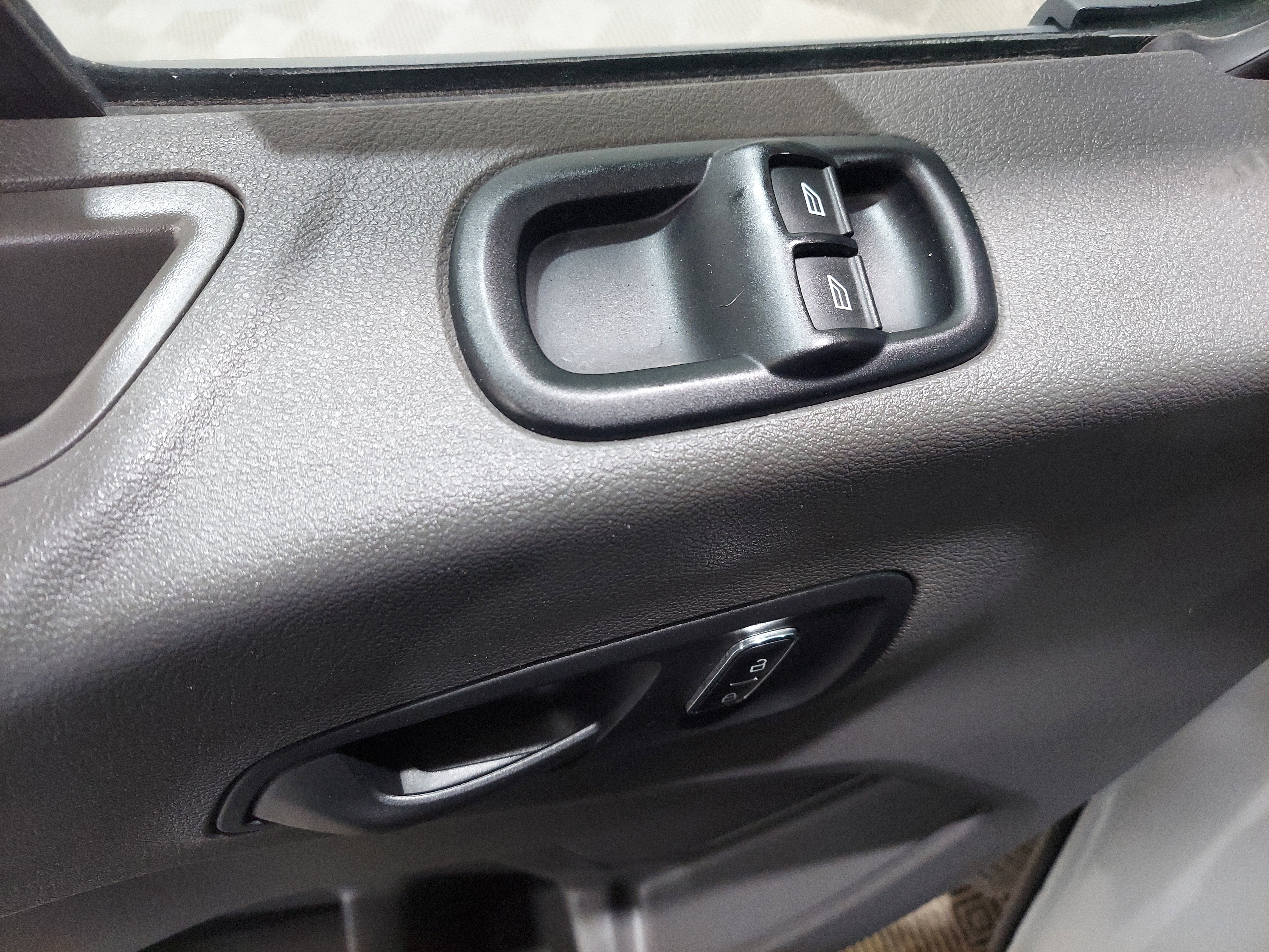 Used 2023 Ford E-Transit 148 High Roof RWD image 15