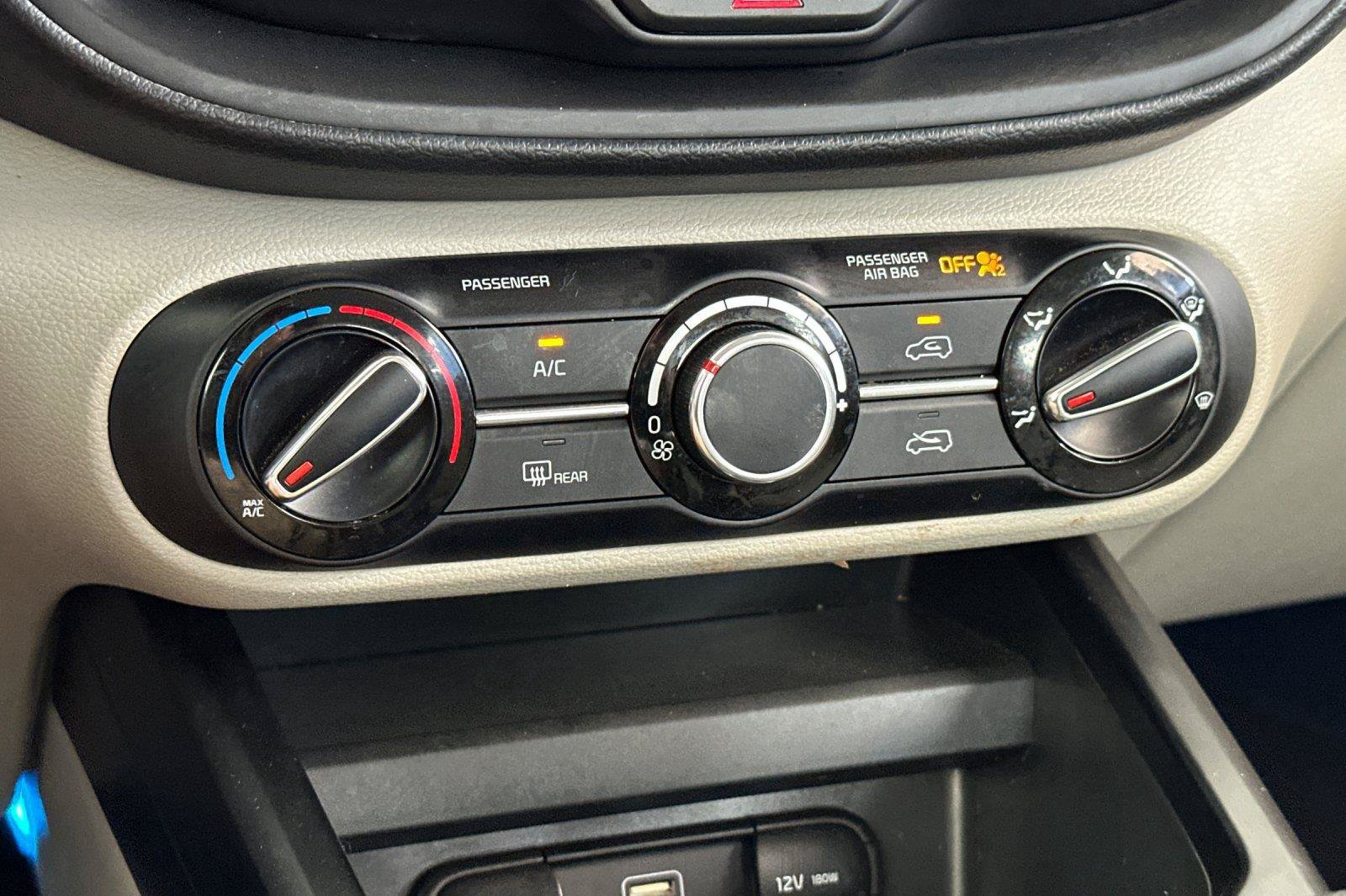 Used 2023 Kia Soul LX w/ LX Technology Package FWD image 20