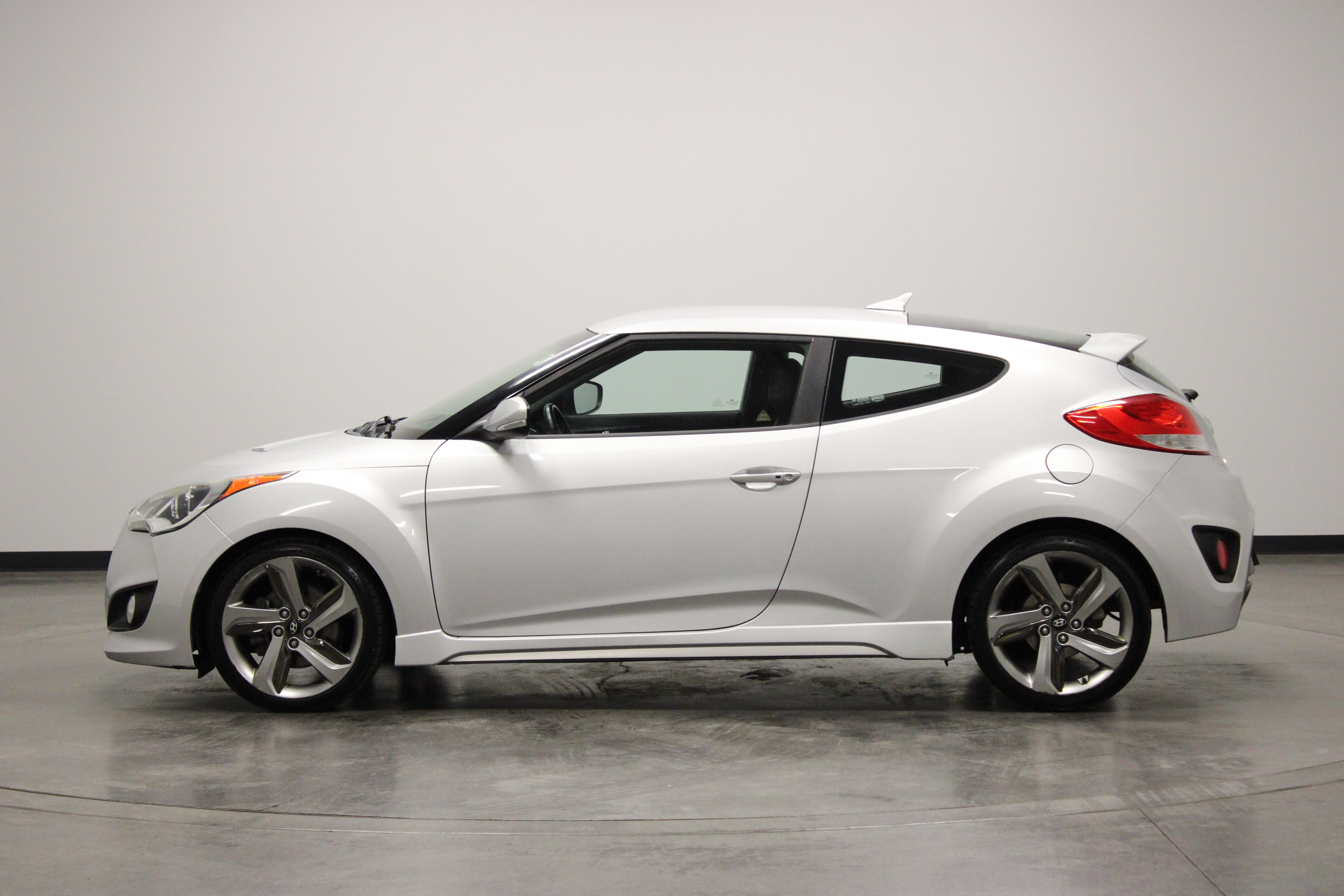 Used 2013 Hyundai Veloster Turbo FWD image 5
