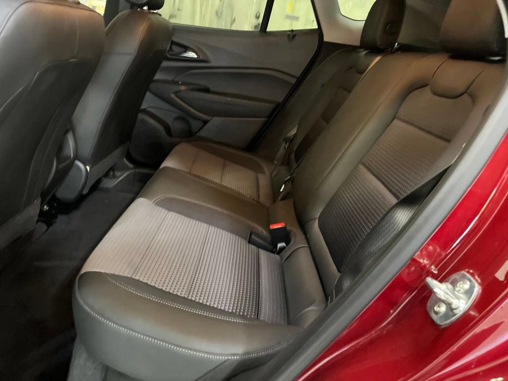 Used 2025 Chevrolet Trax LT w/ LT Convenience Package FWD image 20