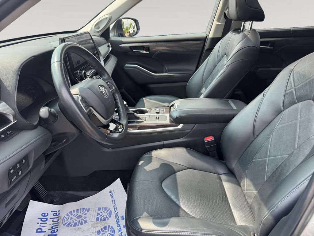 Used 2024 Toyota Highlander Platinum AWD/4WD image 9