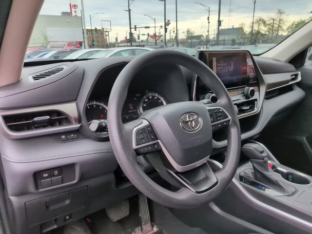 Used 2023 Toyota Highlander L FWD image 24