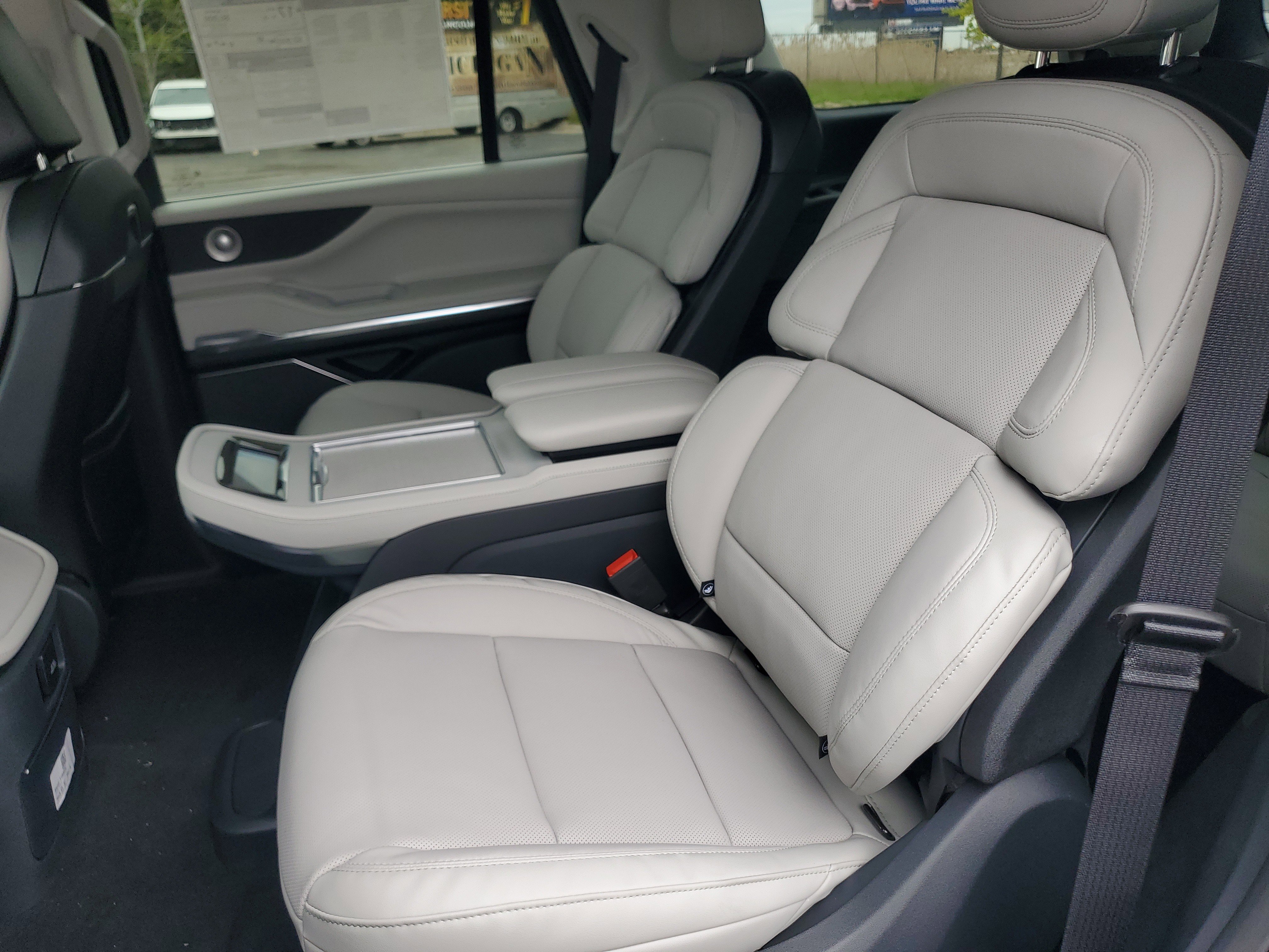 New 2026 Lincoln Navigator Reserve AWD/4WD image 30