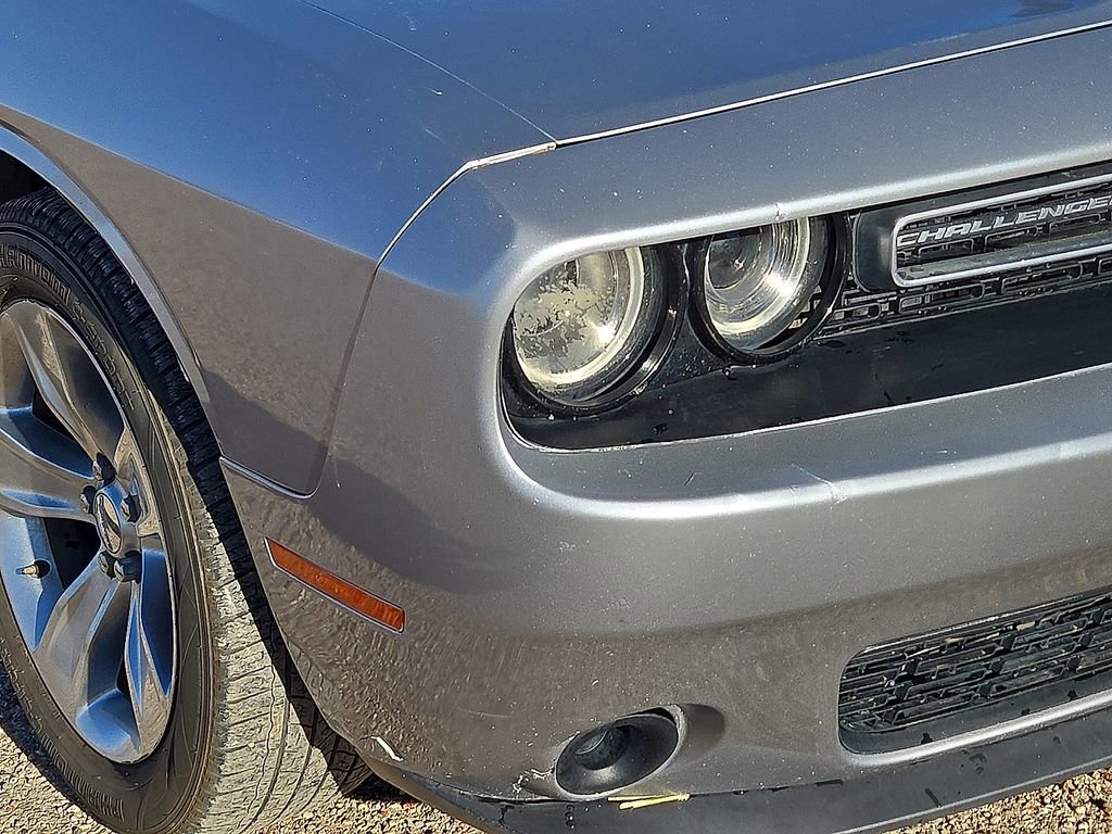 Used 2015 Dodge Challenger SXT image 9