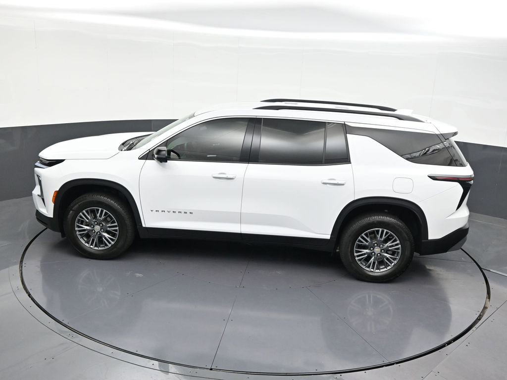 Used 2024 Chevrolet Traverse LT FWD image 16