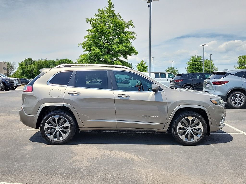 Used 2019 Jeep Cherokee Overland w/ Technology Group AWD/4WD image 6