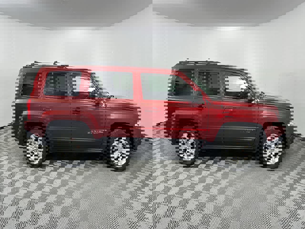 Used 2014 Jeep Patriot Latitude image 9