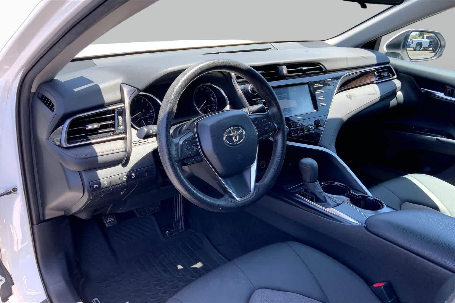 Used 2020 Toyota Camry LE FWD image 17