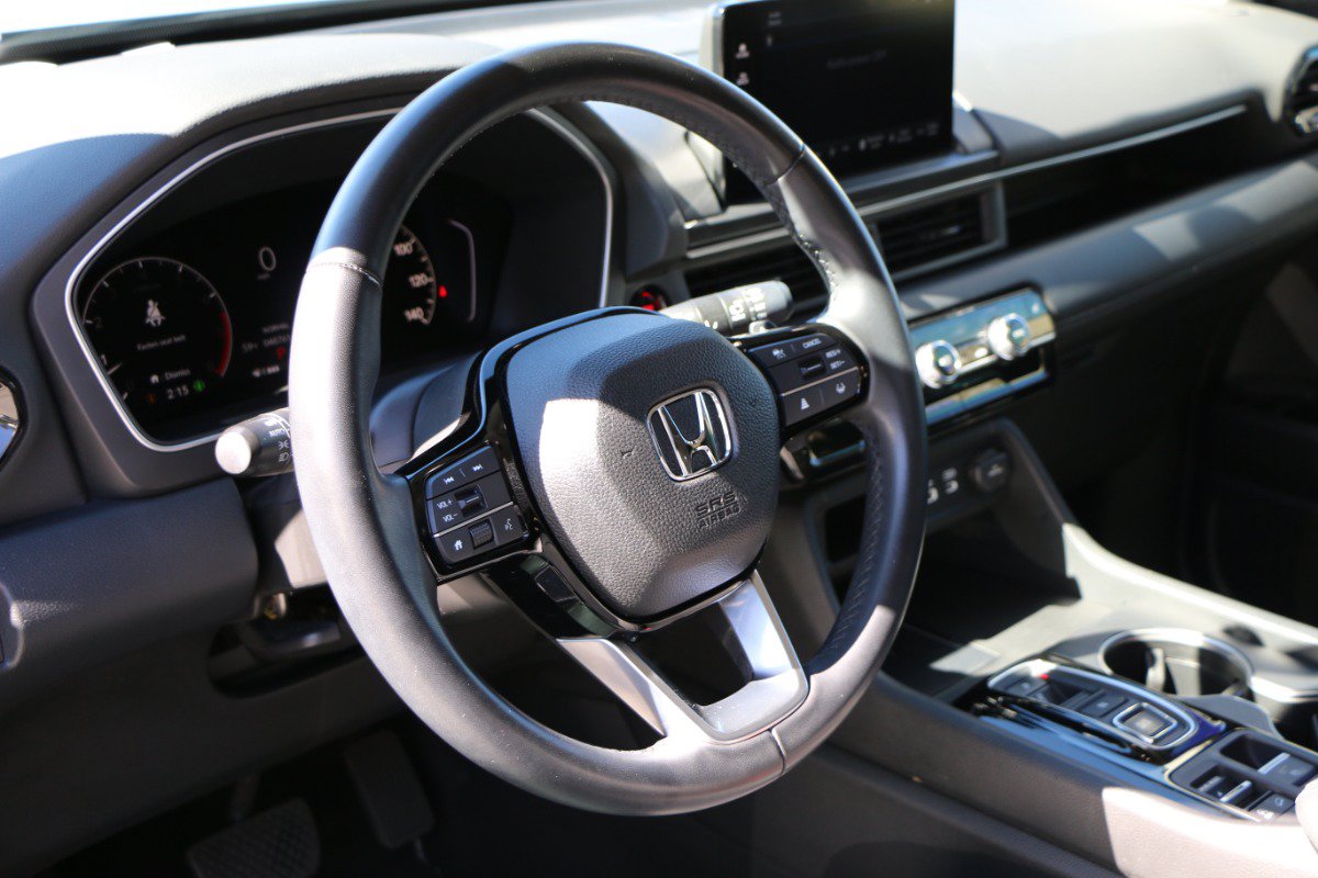 Used 2025 Honda Pilot Touring image 19