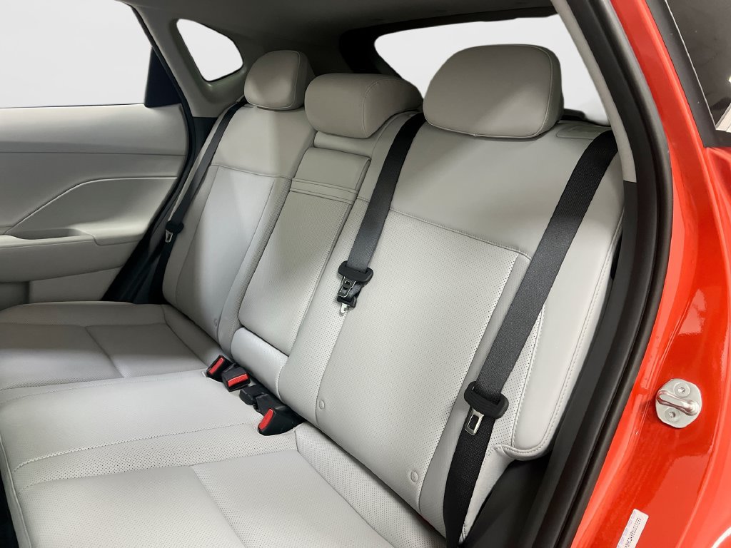 Used 2025 Hyundai Kona Limited FWD image 32
