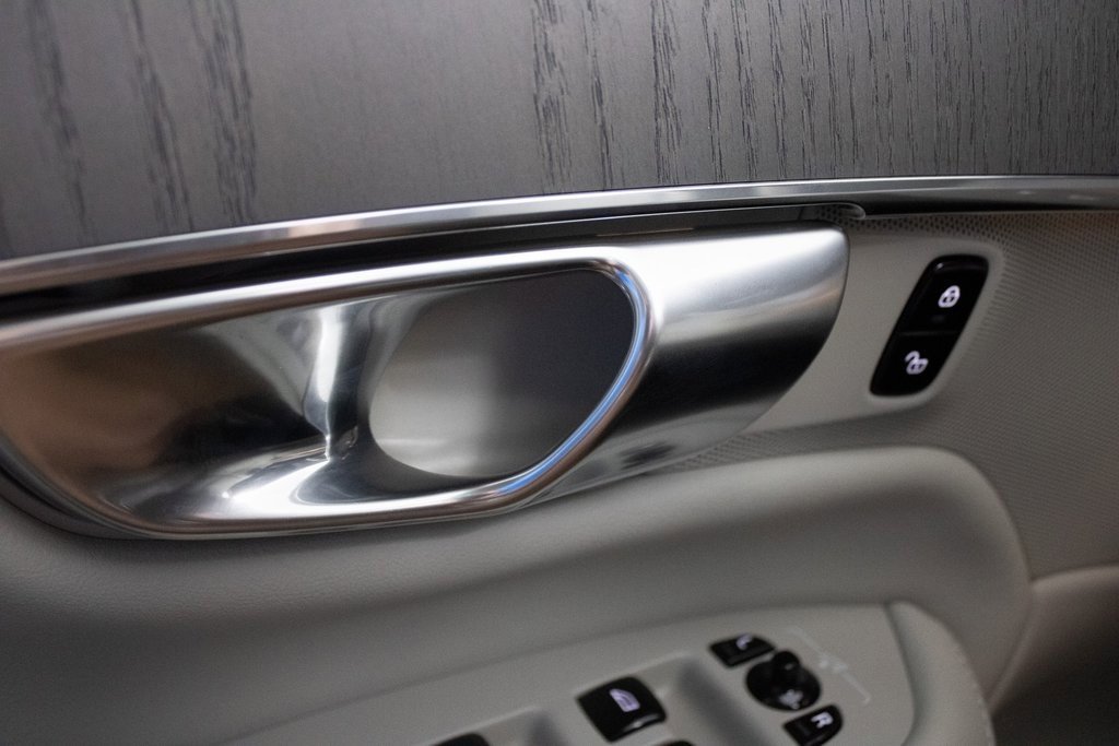 Certified 2025 Volvo XC90 T8 Plus w/ Protection Package Premier image 22