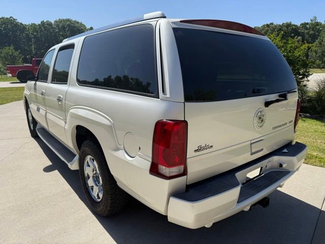 Used 2005 Cadillac Escalade ESV AWD image 3