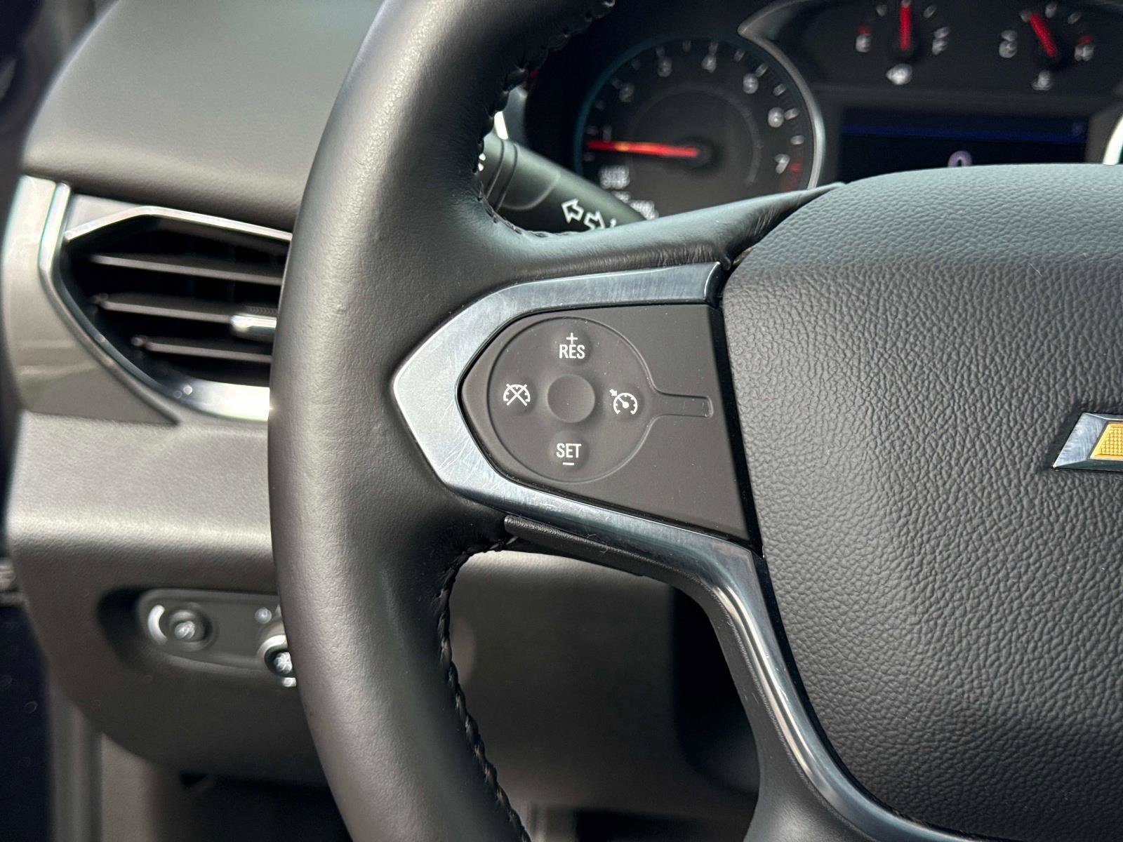 Used 2020 Chevrolet Traverse LT image 35