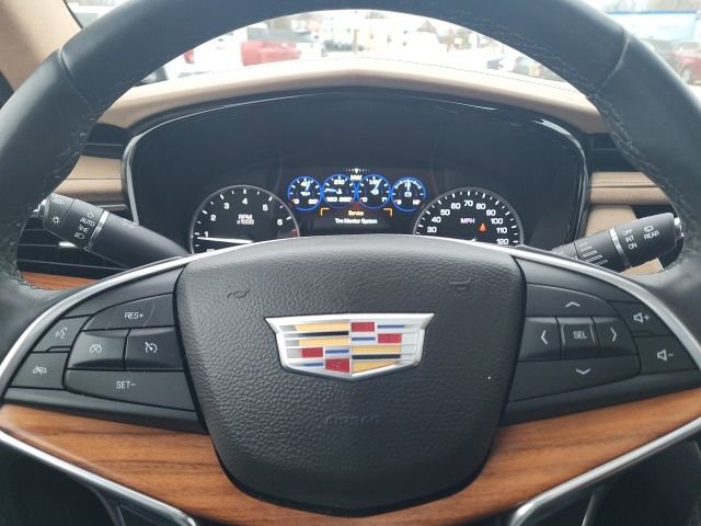 Used 2017 Cadillac XT5 Platinum w/ Driver Assist Package image 9