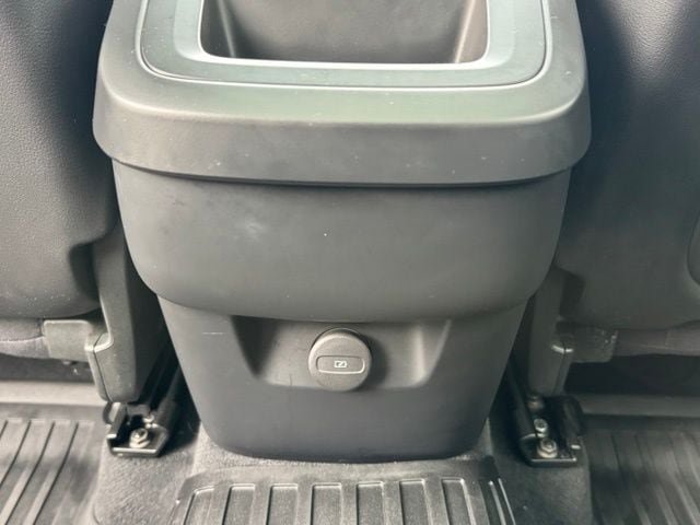 Used 2022 Volvo XC60 B5 Momentum w/ Climate Package AWD/4WD image 14