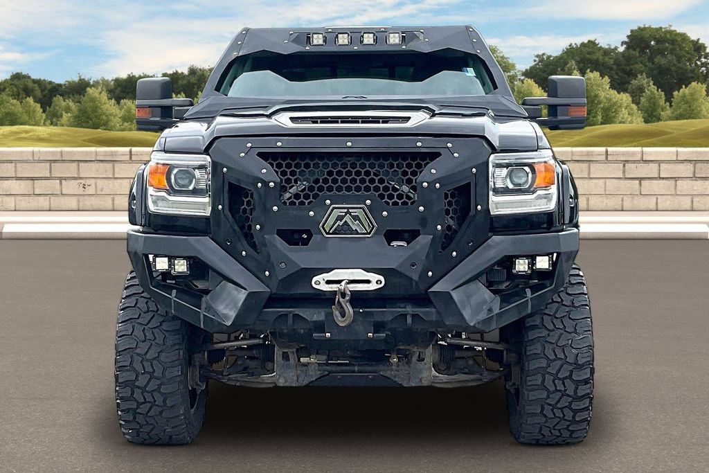 Used 2019 GMC Sierra 2500 Denali w/ Suspension Package, Off-Road AWD/4WD image 3