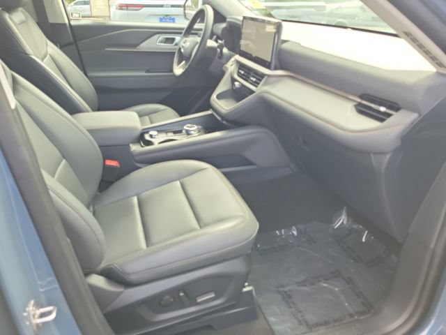 Used 2025 Ford Explorer Active w/ Active Comfort Package RWD image 16