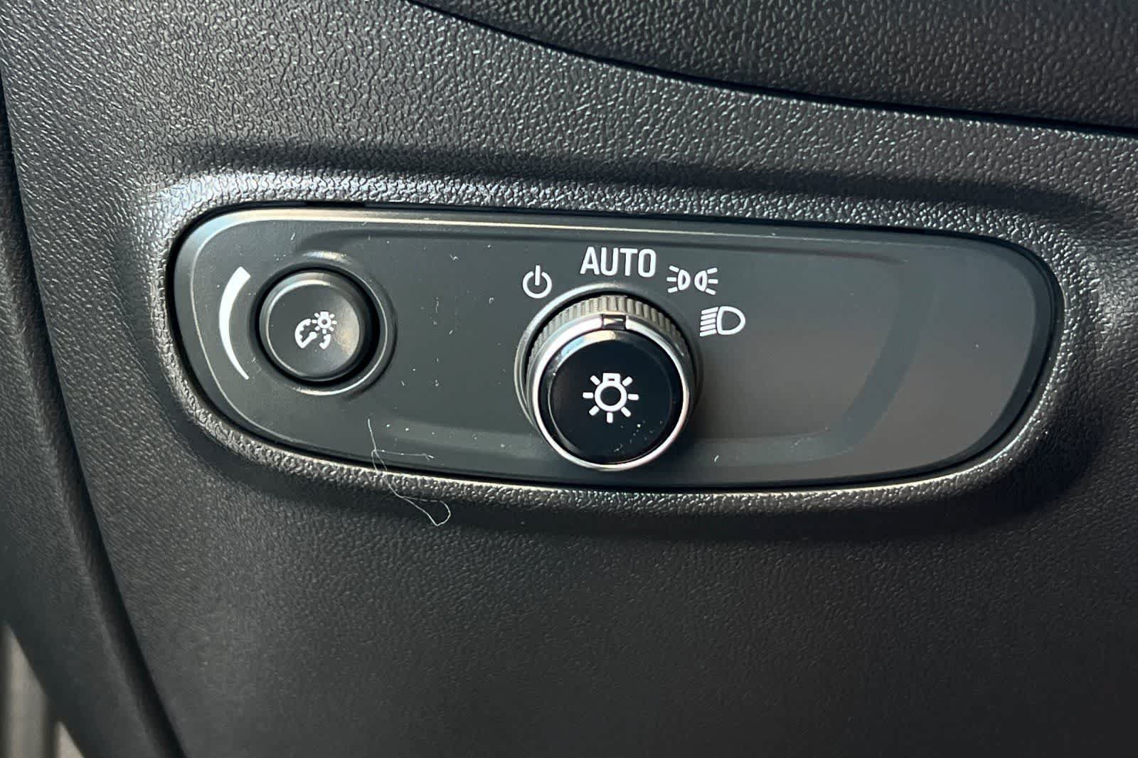 Used 2023 Chevrolet Equinox LT FWD image 33