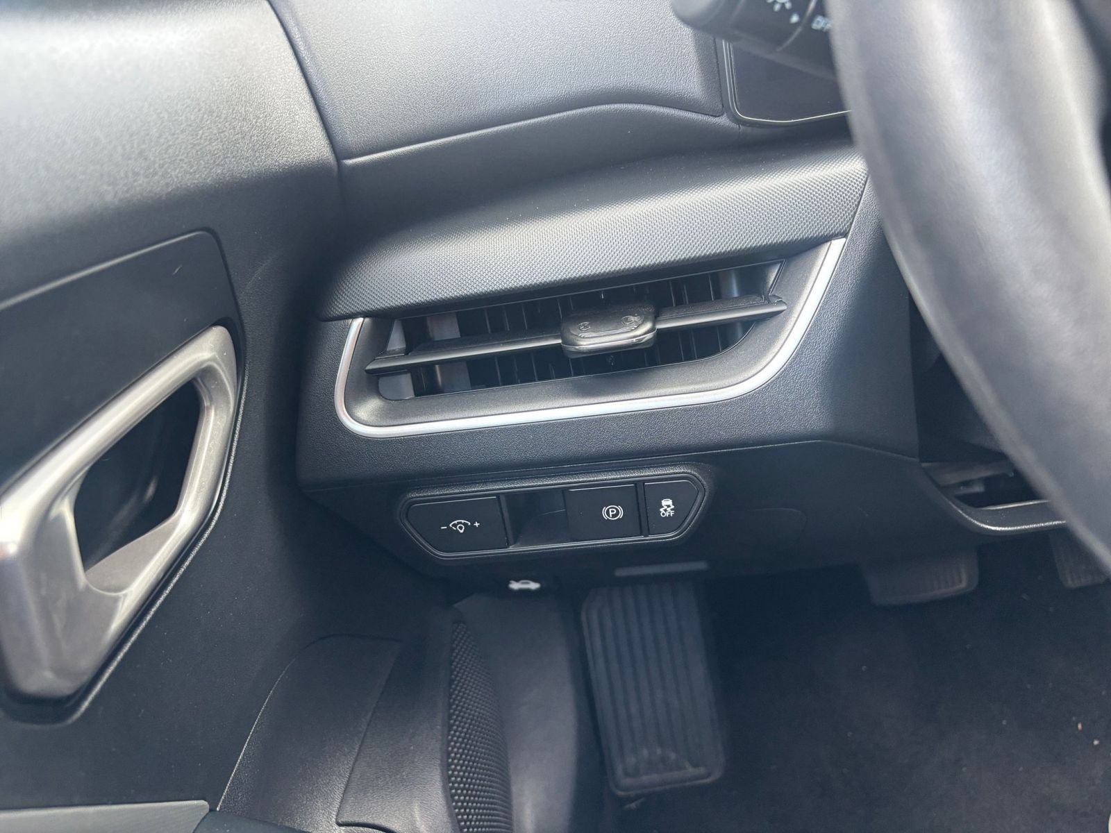 Used 2025 Kia K4 FWD image 33