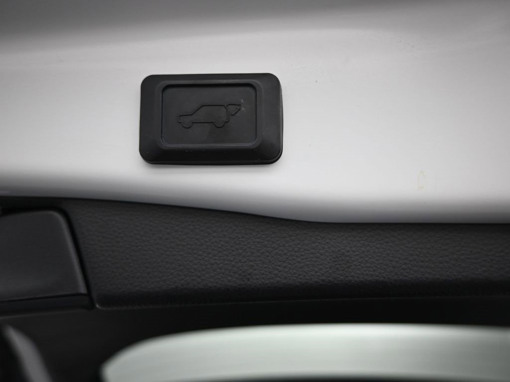 Used 2021 Toyota RAV4 XSE image 16