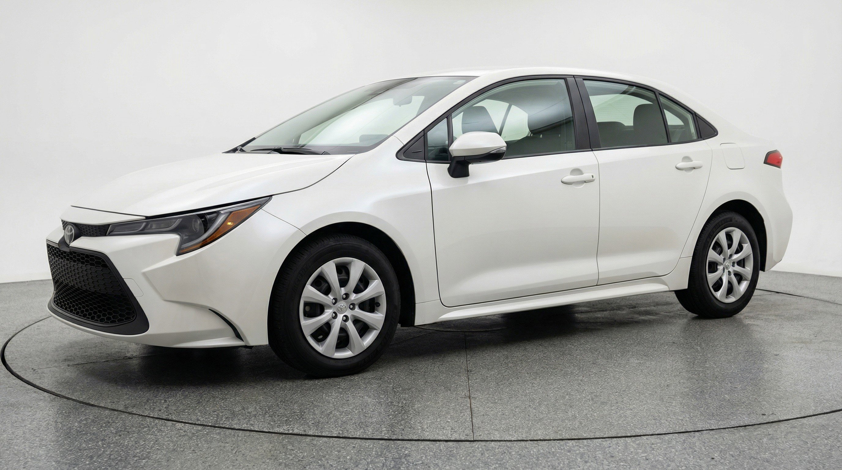 Used 2025 Toyota Corolla LE image 3