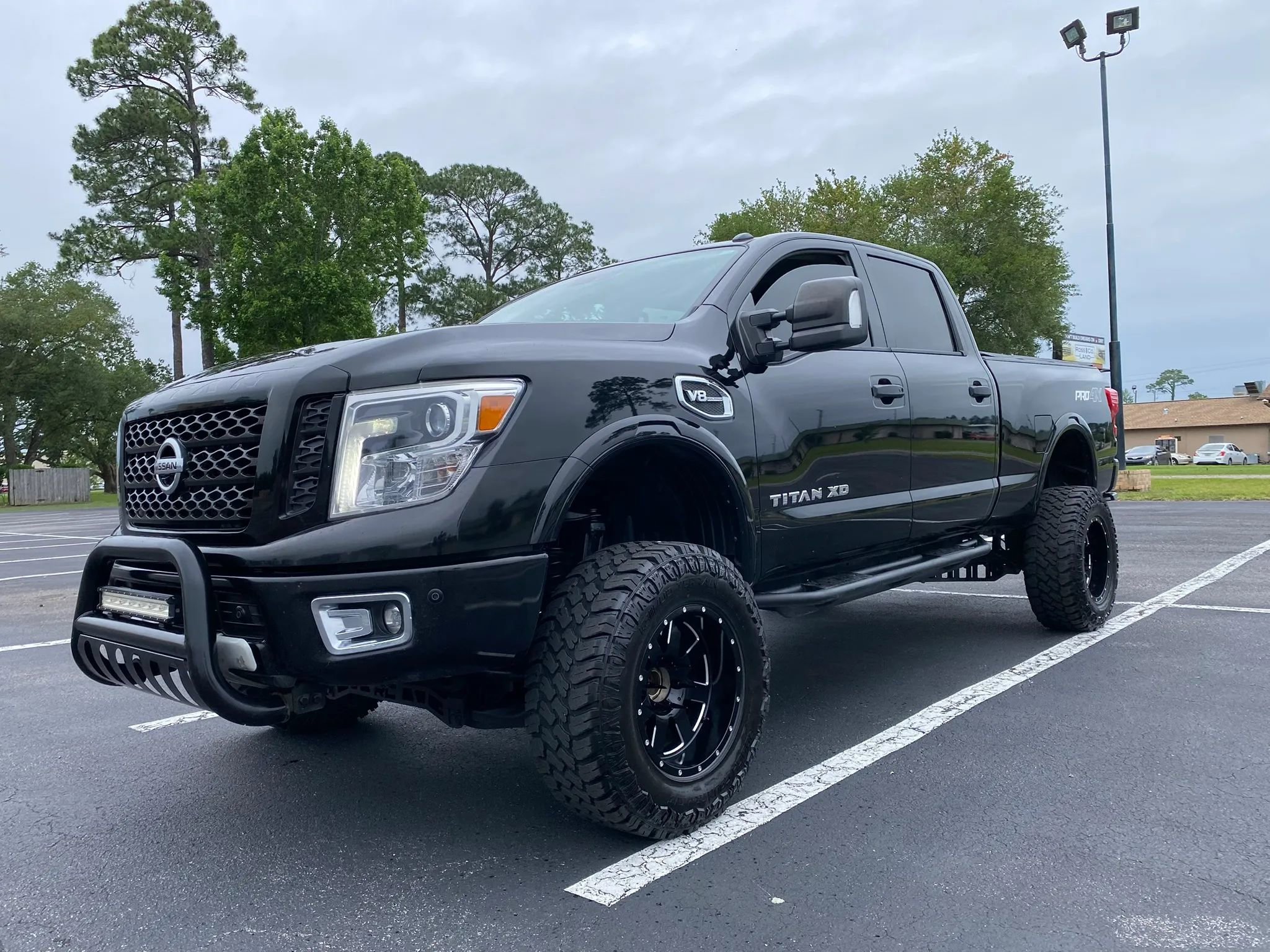 Used 2018 Nissan Titan PRO-4X w/ Pro-4x Convenience Package AWD/4WD image 2