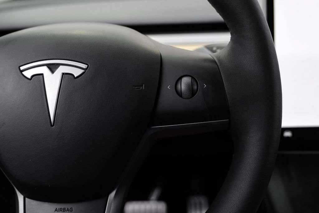 Used 2023 Tesla Model Y Long Range AWD/4WD image 17