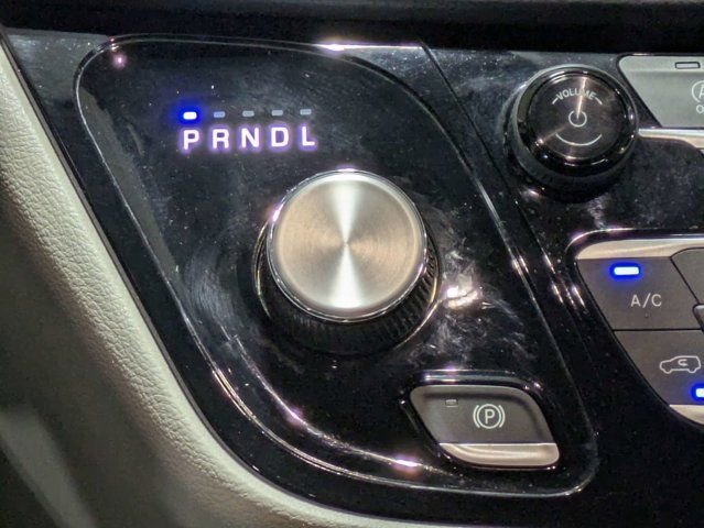 Used 2020 Chrysler Pacifica Touring-L FWD image 20