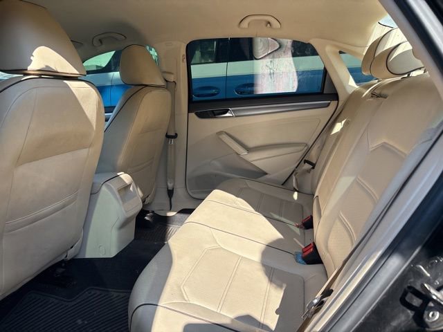 Used 2016 Volkswagen Passat 1.8T R-Line image 10