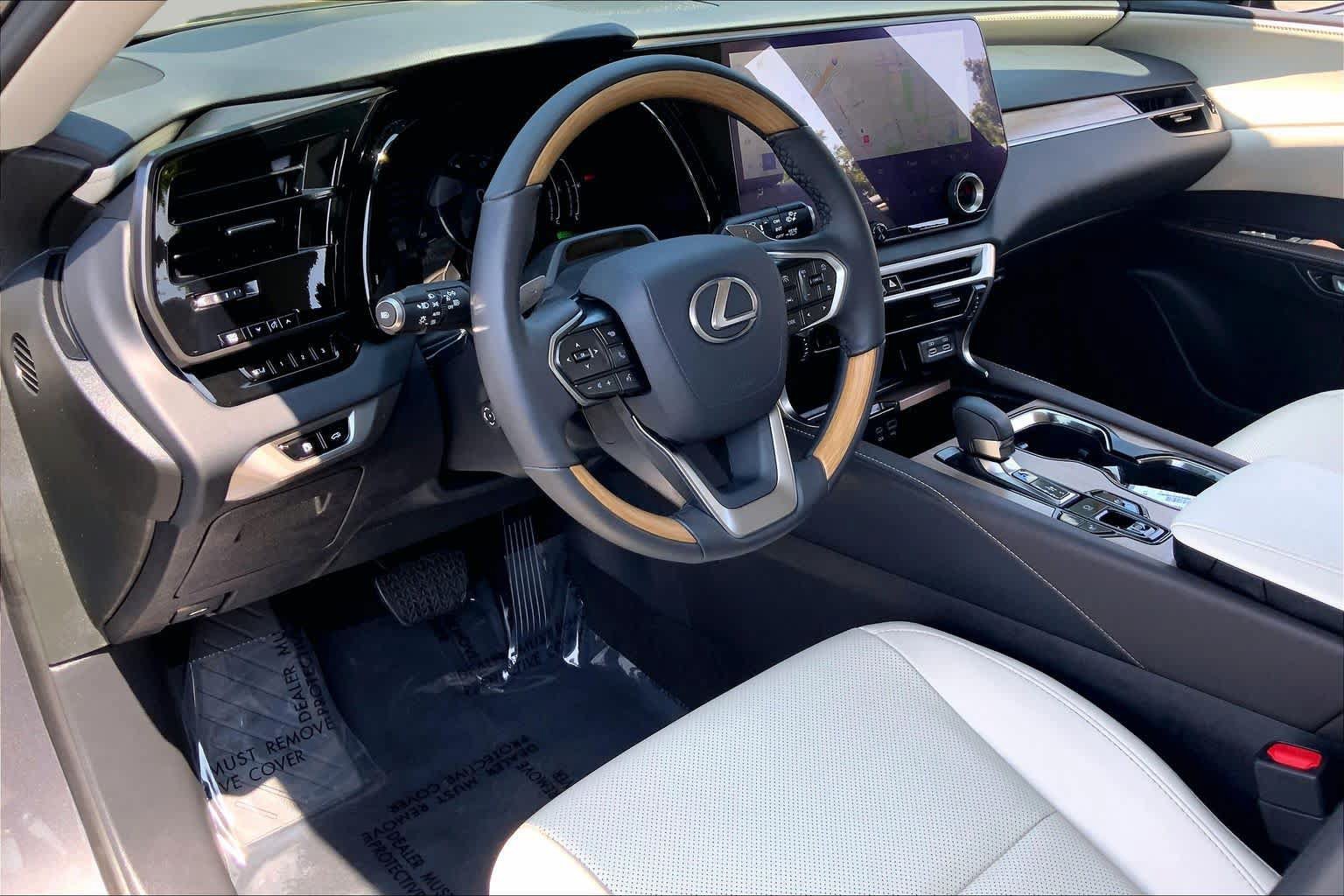 Used 2024 Lexus RX 350h w/ Convenience Package AWD/4WD image 18