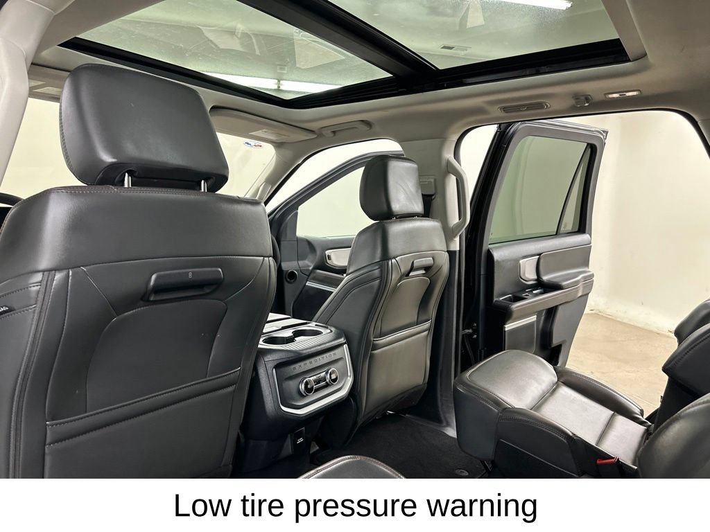 Used 2025 Ford Expedition Active AWD/4WD image 34