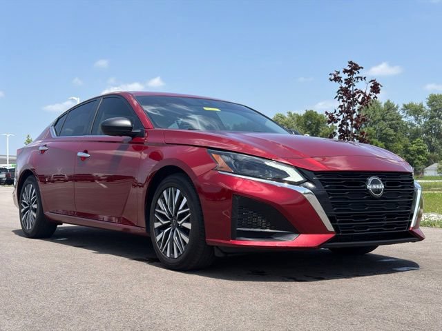 Used 2024 Nissan Altima 2.5 SV FWD image 1